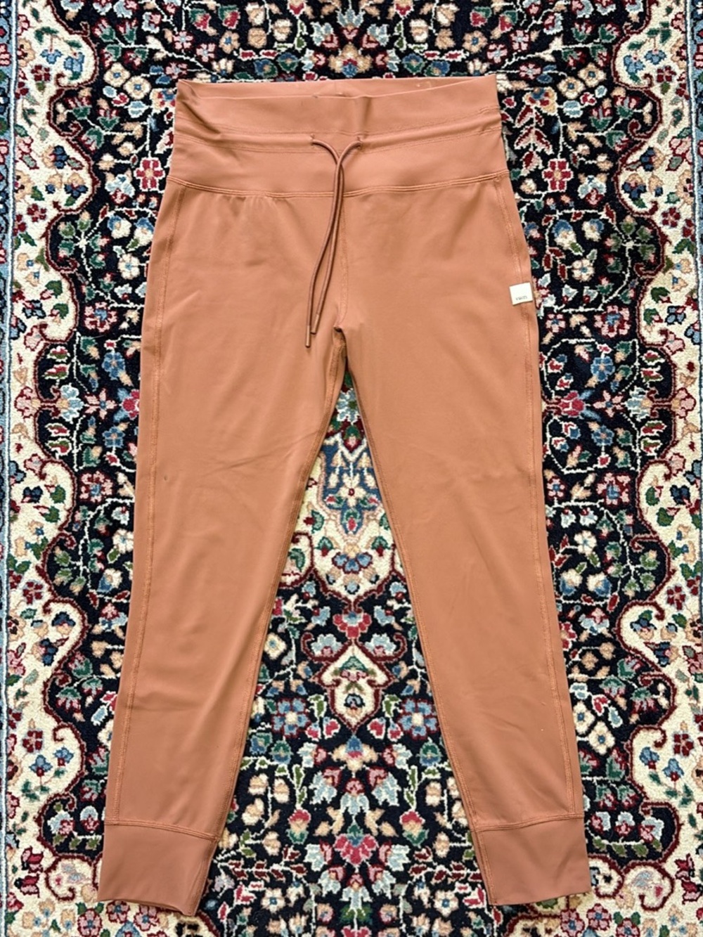 Vuori High-Rise Leggings in Peach